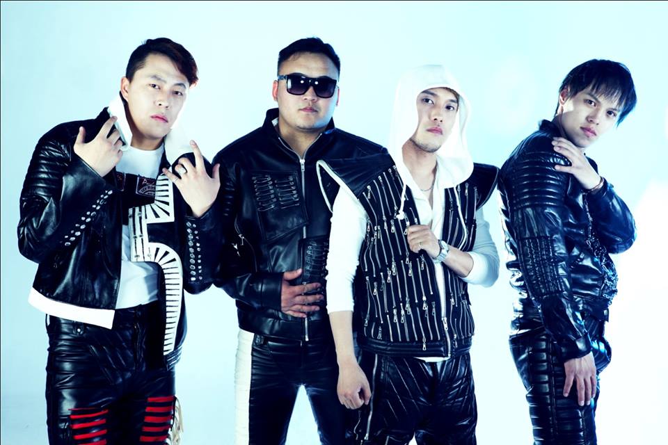 Хөлбөмбөгийн дэлхийн аваргийн Монгол фанатуудын сүлд дуутай болжээ